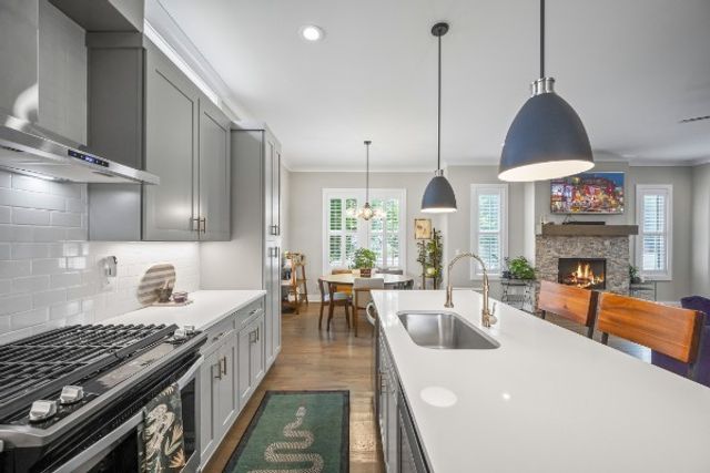 601 40th Ave, N, Nashville, TN 37209