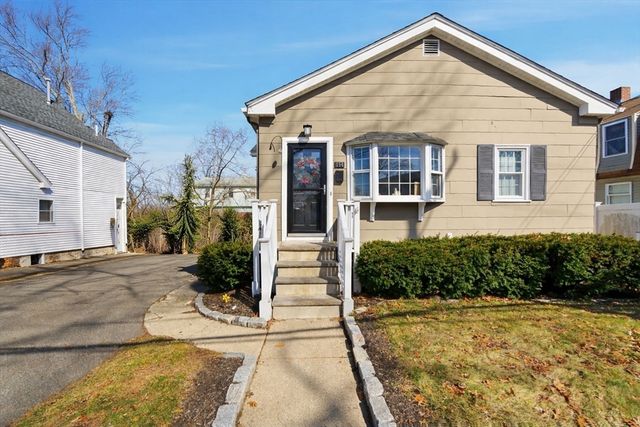 154 Palmer St, Quincy, MA 02169