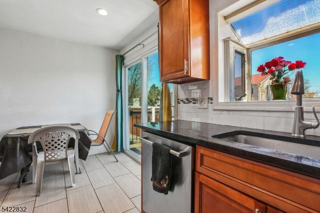 33 Adams St, Woodbridge Twp., NJ 08830