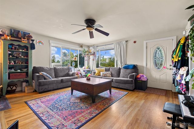 1735 S Pearl Street, Seattle, WA 98108