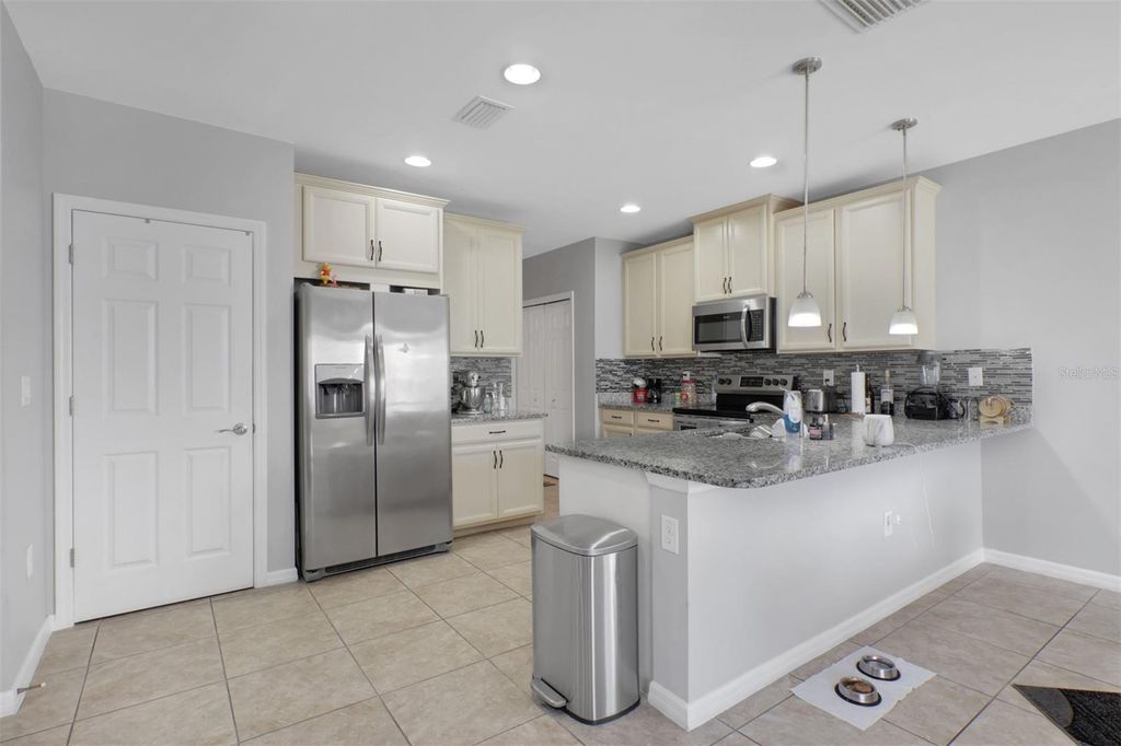 Image 4 of property listing at 3828 TILBOR CIRCLE, Fort Myers, FL 33916