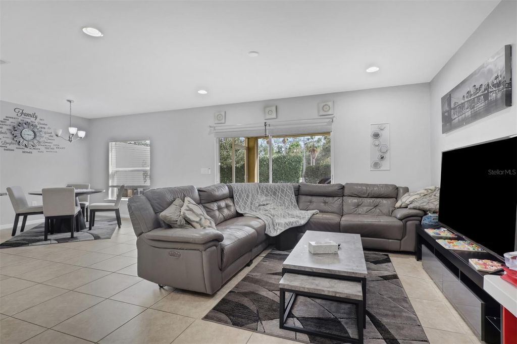 Image 6 of property listing at 3828 TILBOR CIRCLE, Fort Myers, FL 33916