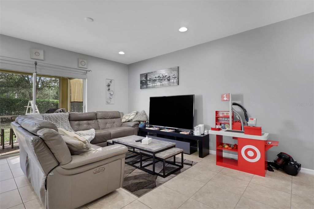 Image 7 of property listing at 3828 TILBOR CIRCLE, Fort Myers, FL 33916