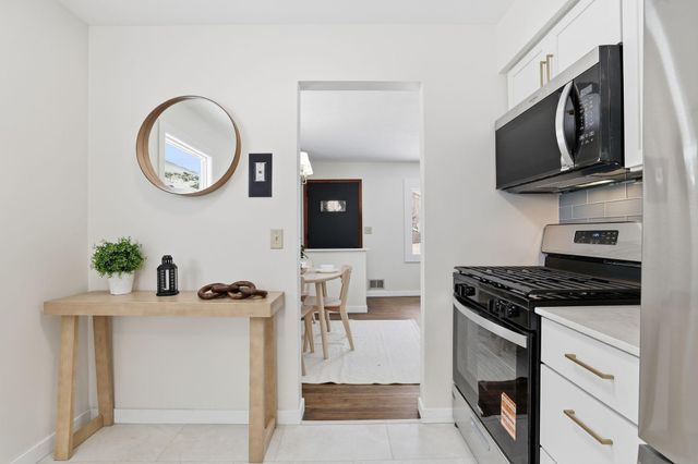 6951 11th Street N, Oakdale, MN 55128