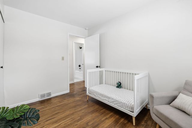 6951 11th Street N, Oakdale, MN 55128