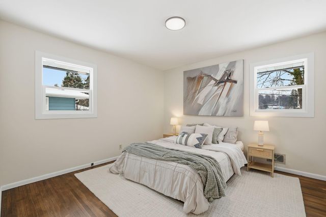 6951 11th Street N, Oakdale, MN 55128