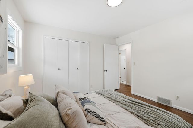 6951 11th Street N, Oakdale, MN 55128