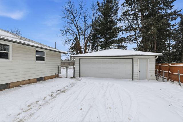 6951 11th Street N, Oakdale, MN 55128