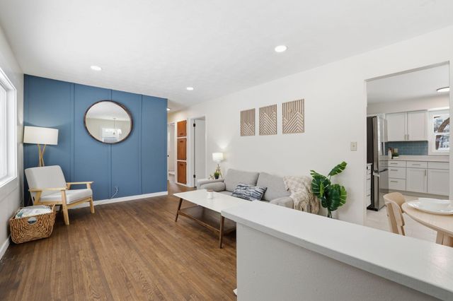 6951 11th Street N, Oakdale, MN 55128