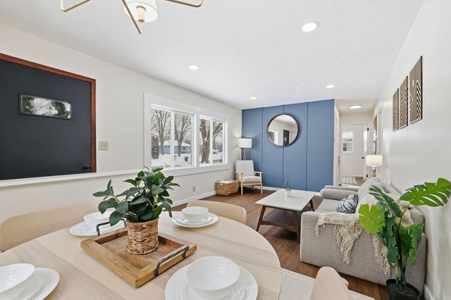 6951 11th Street N, Oakdale, MN 55128