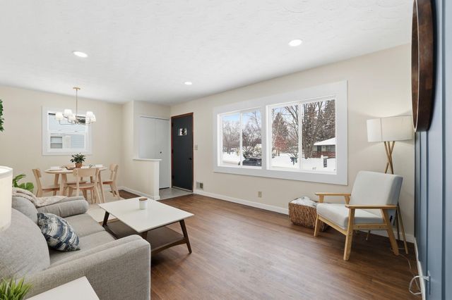 6951 11th Street N, Oakdale, MN 55128