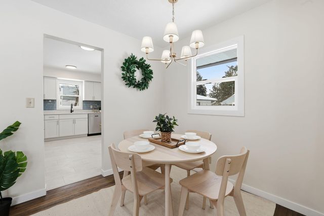 6951 11th Street N, Oakdale, MN 55128