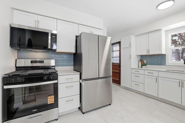 6951 11th Street N, Oakdale, MN 55128