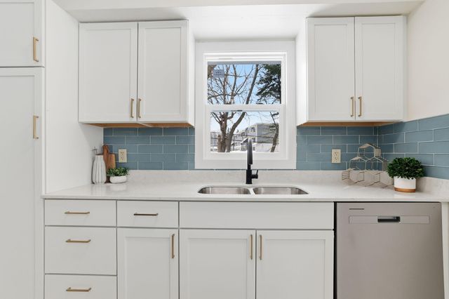 6951 11th Street N, Oakdale, MN 55128