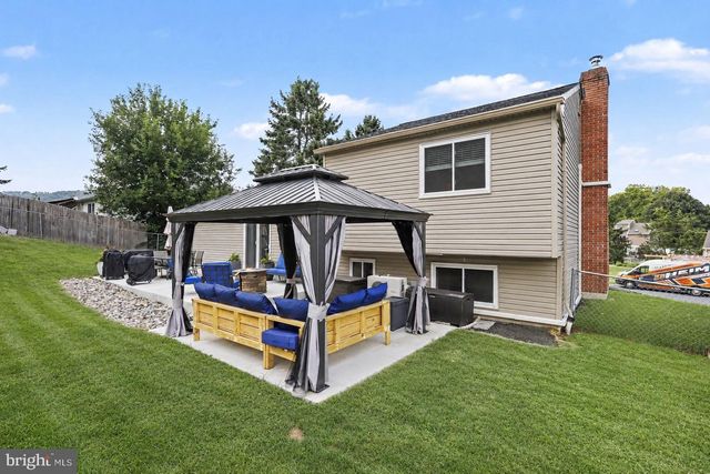 310 RITA RD, York, PA 17402