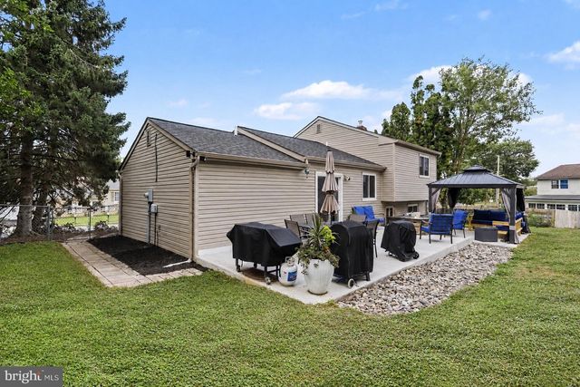 310 RITA RD, York, PA 17402