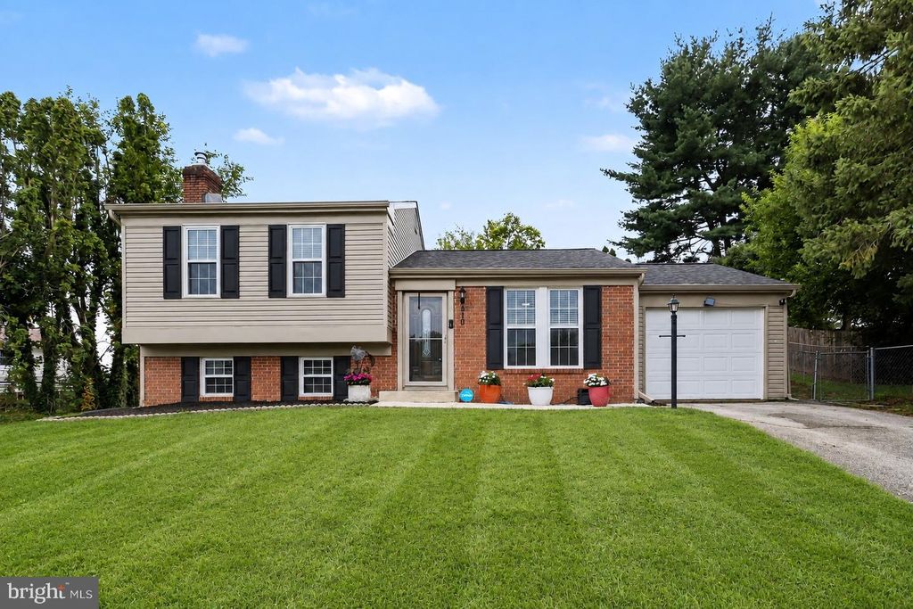 310 RITA RD, York, PA 17402