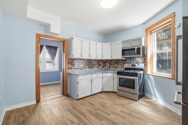 3240 W Cortez Street, Chicago, IL 60651