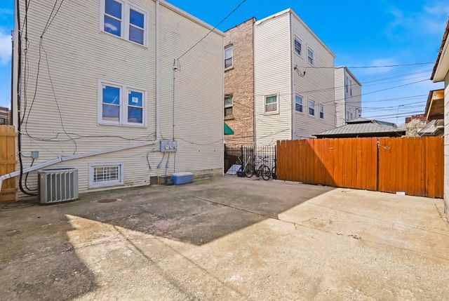 3240 W Cortez Street, Chicago, IL 60651