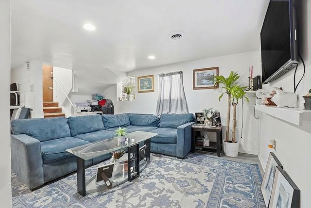 3240 W Cortez Street, Chicago, IL 60651