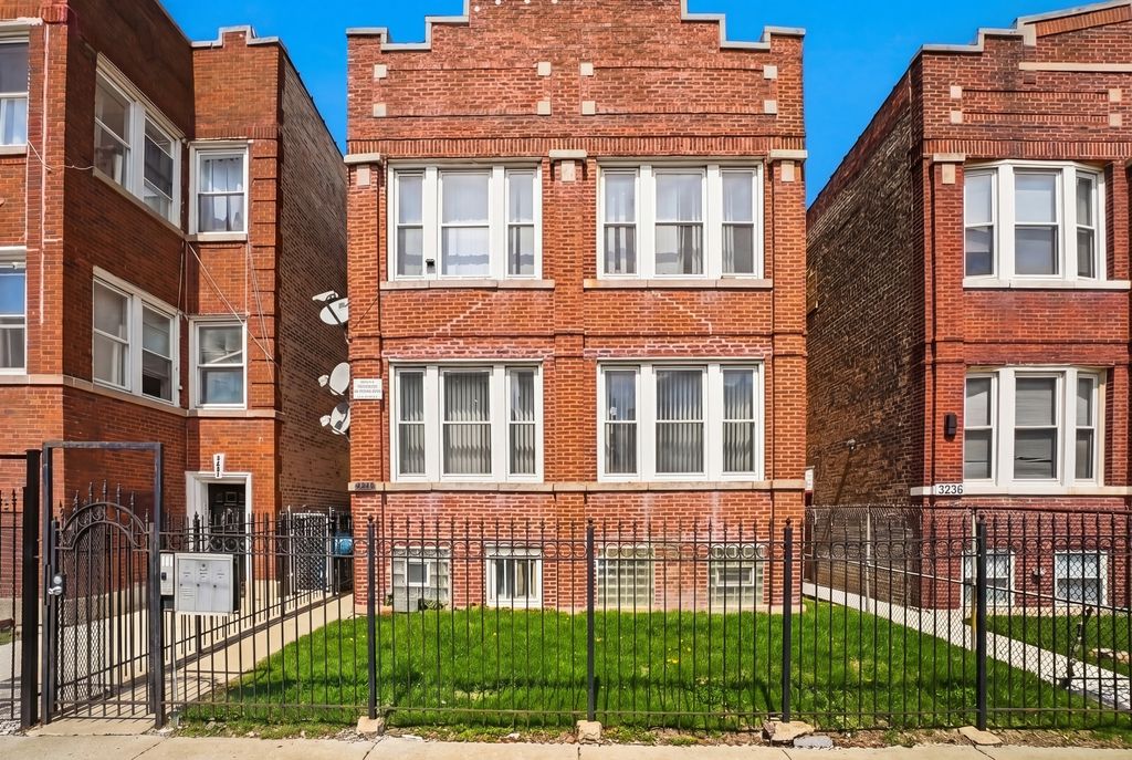 3240 W Cortez Street, Chicago, IL 60651