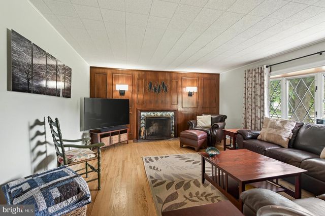 2207 NAAMANS CREEK RD, Boothwyn, PA 19061