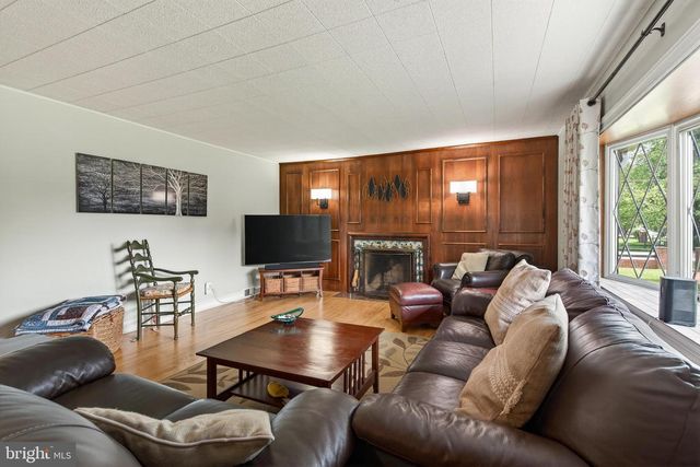 2207 NAAMANS CREEK RD, Boothwyn, PA 19061