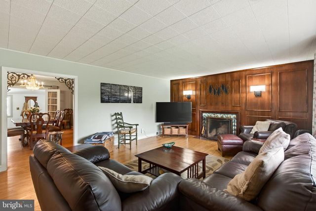 2207 NAAMANS CREEK RD, Boothwyn, PA 19061