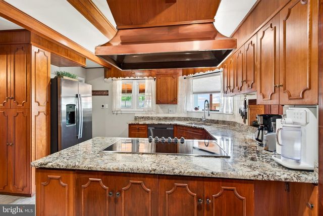 2207 NAAMANS CREEK RD, Boothwyn, PA 19061