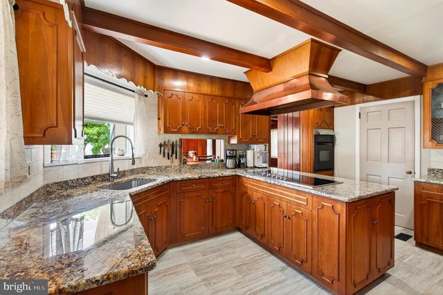 2207 NAAMANS CREEK RD, Boothwyn, PA 19061