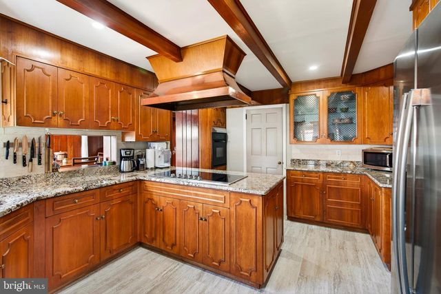 2207 NAAMANS CREEK RD, Boothwyn, PA 19061