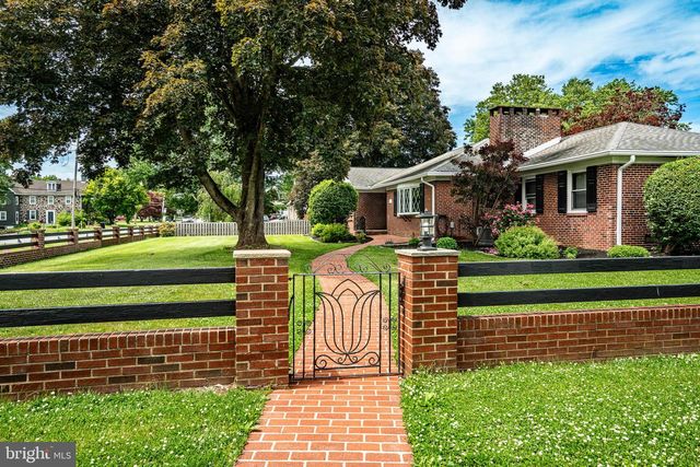 2207 NAAMANS CREEK RD, Boothwyn, PA 19061
