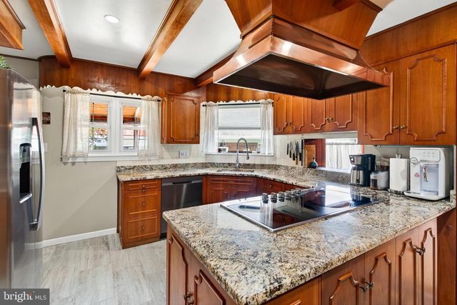 2207 NAAMANS CREEK RD, Boothwyn, PA 19061