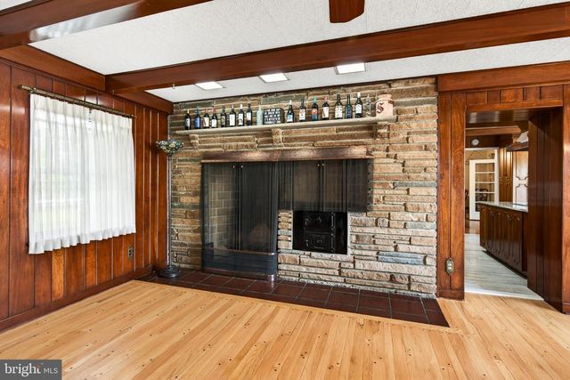 2207 NAAMANS CREEK RD, Boothwyn, PA 19061