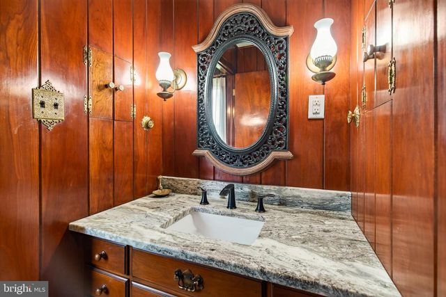 2207 NAAMANS CREEK RD, Boothwyn, PA 19061