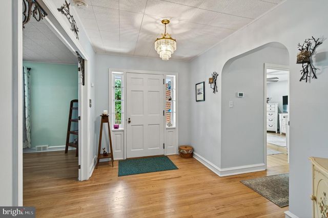 2207 NAAMANS CREEK RD, Boothwyn, PA 19061