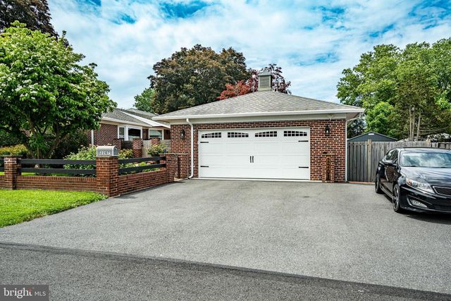 2207 NAAMANS CREEK RD, Boothwyn, PA 19061