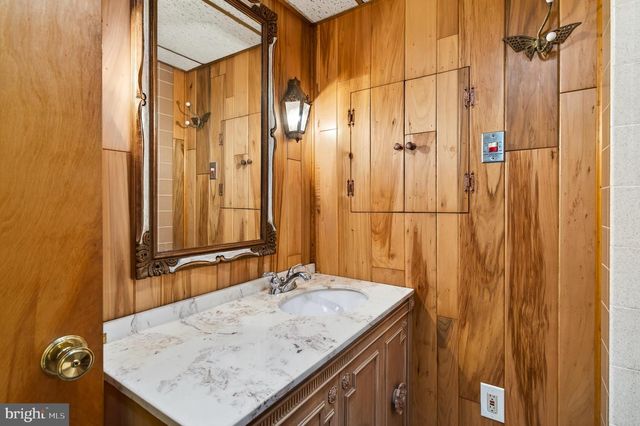 2207 NAAMANS CREEK RD, Boothwyn, PA 19061