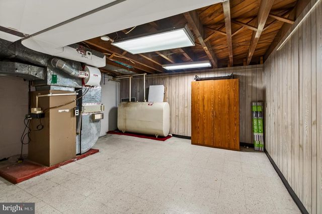 2207 NAAMANS CREEK RD, Boothwyn, PA 19061