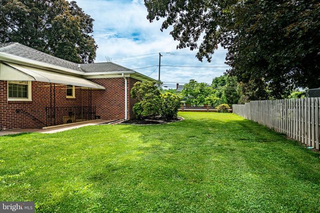 2207 NAAMANS CREEK RD, Boothwyn, PA 19061