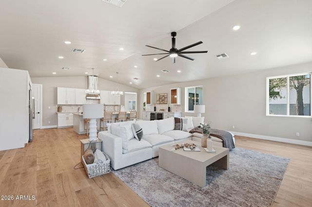 7827 N 3RD Street, Phoenix, AZ 85020