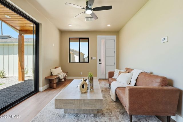 7827 N 3RD Street, Phoenix, AZ 85020