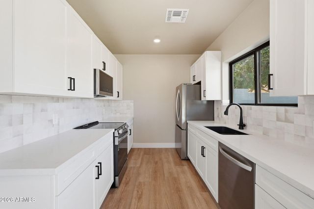 7827 N 3RD Street, Phoenix, AZ 85020