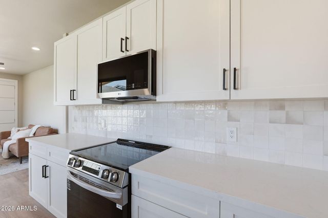 7827 N 3RD Street, Phoenix, AZ 85020
