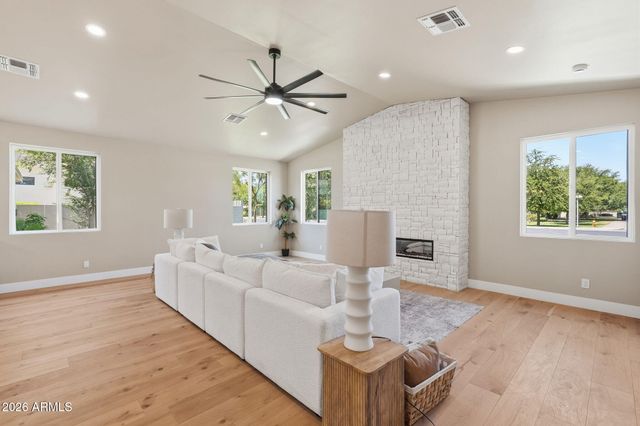 7827 N 3RD Street, Phoenix, AZ 85020