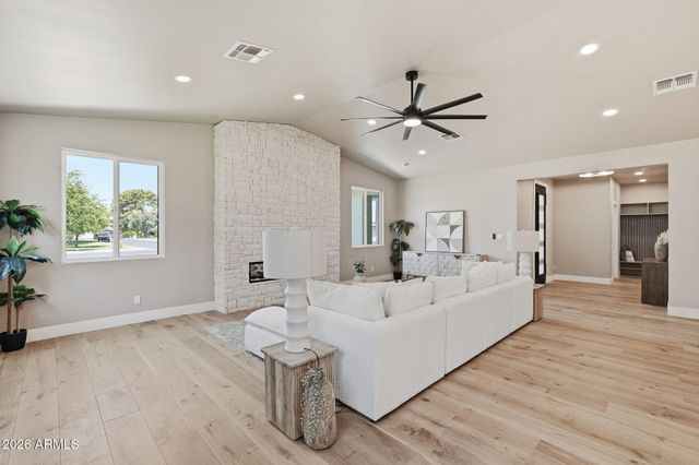 7827 N 3RD Street, Phoenix, AZ 85020