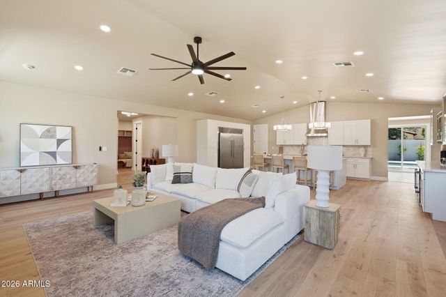 7827 N 3RD Street, Phoenix, AZ 85020