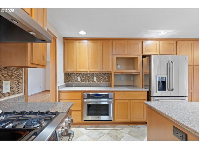 14100 Se 20TH St, Vancouver, WA 98683