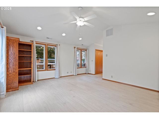 14100 Se 20TH St, Vancouver, WA 98683