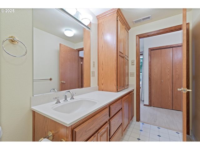 14100 Se 20TH St, Vancouver, WA 98683
